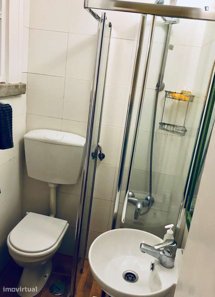 Quarto - localizado em Roma-Areeiro Lisbon - Grande imagem: 5/16
