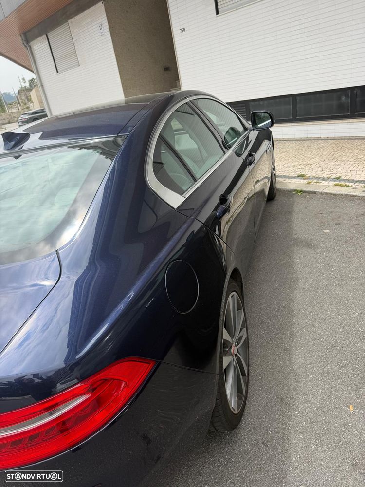 Jaguar XE 2.0 D Prestige Aut. - 4