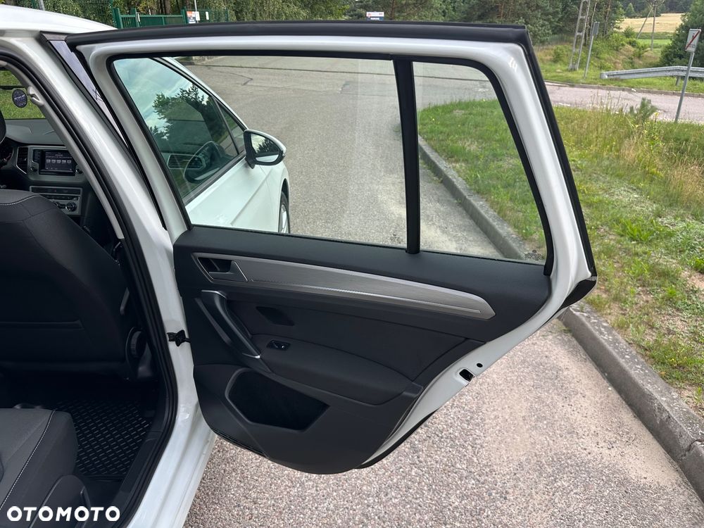 Volkswagen Golf - 33