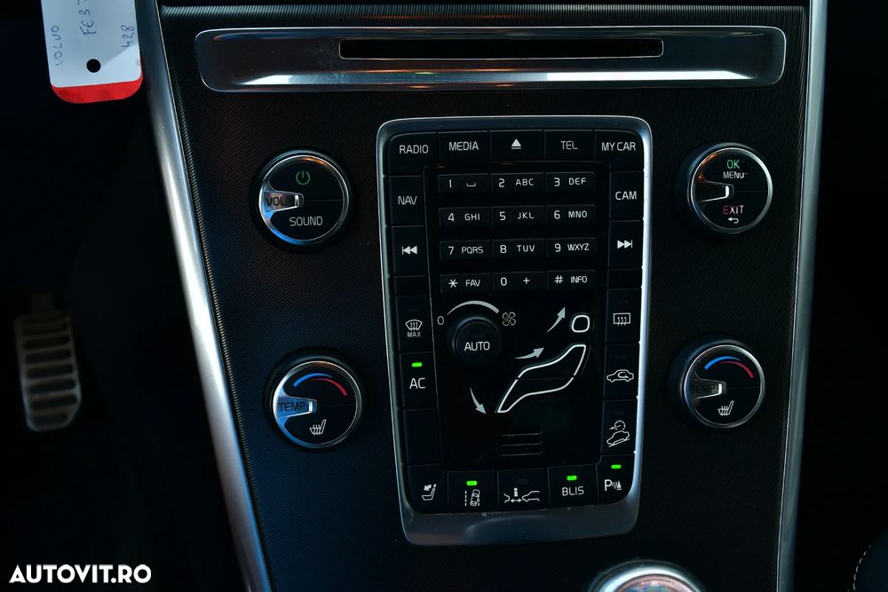 Volvo XC 60 D5 AWD Rdesign - 24