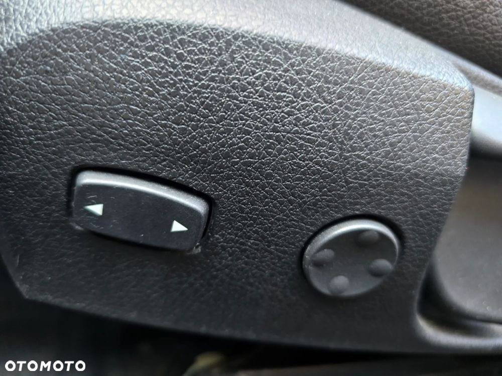 BMW Seria 3 320d DPF Edition Sport - 13