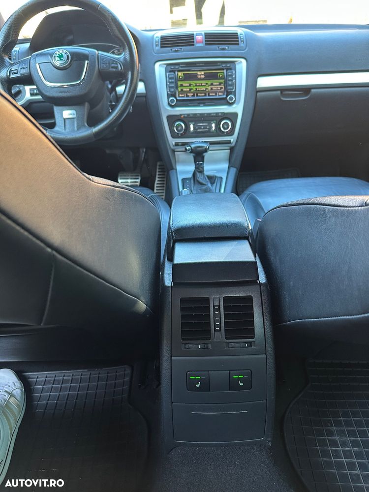 Skoda Octavia Combi 2.0 TDI RS DSG - 17