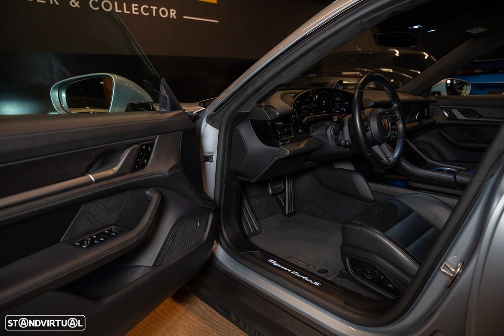Porsche Taycan Turbo S - 11