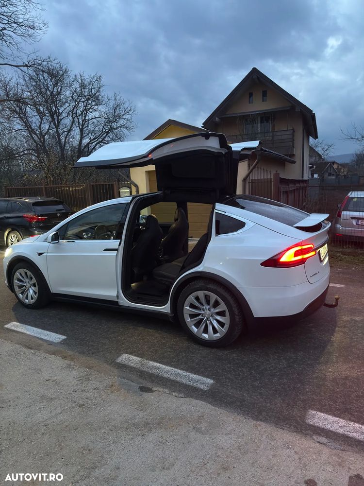 Tesla Model X - 2