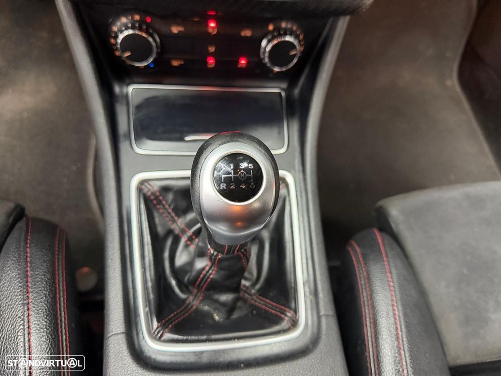 Mercedes-Benz A 180 d AMG Line - 27