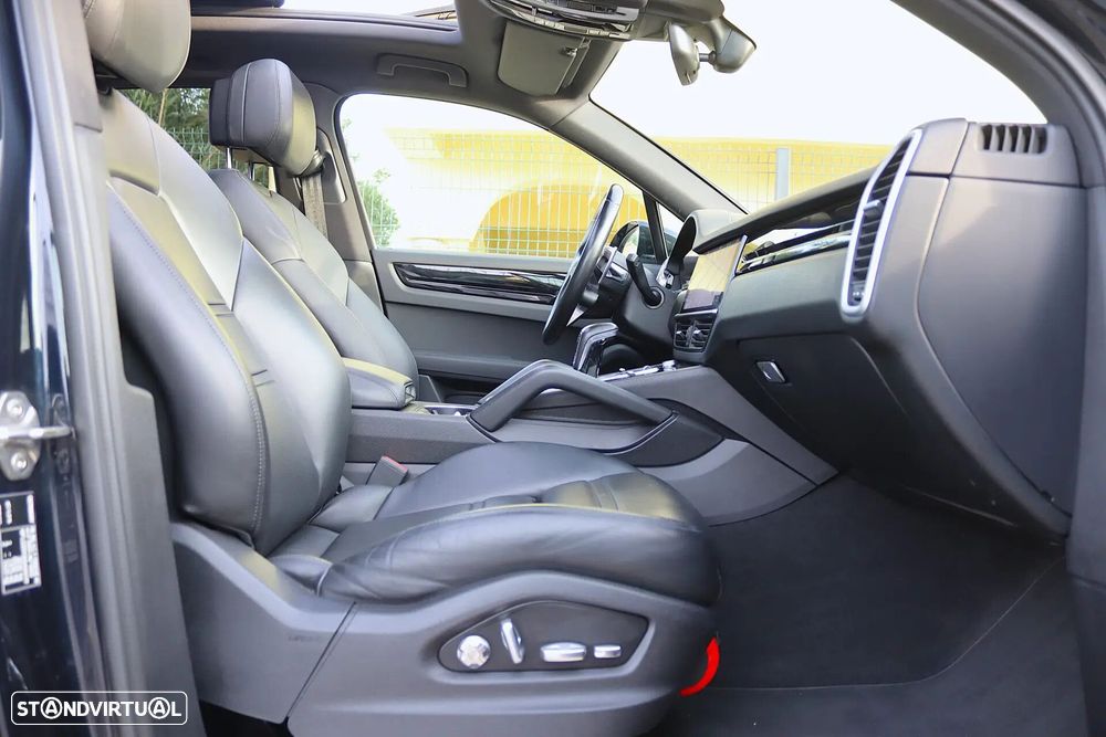 Porsche Cayenne E-Hybrid - 42