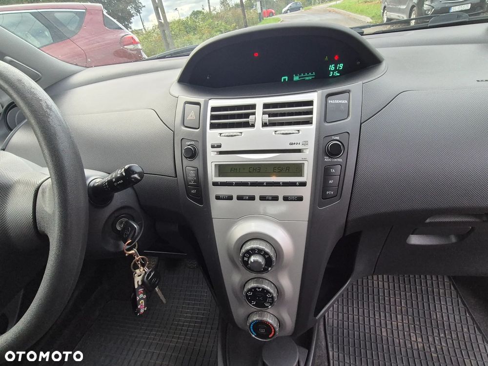 Toyota Yaris 1.0 Luna - 8