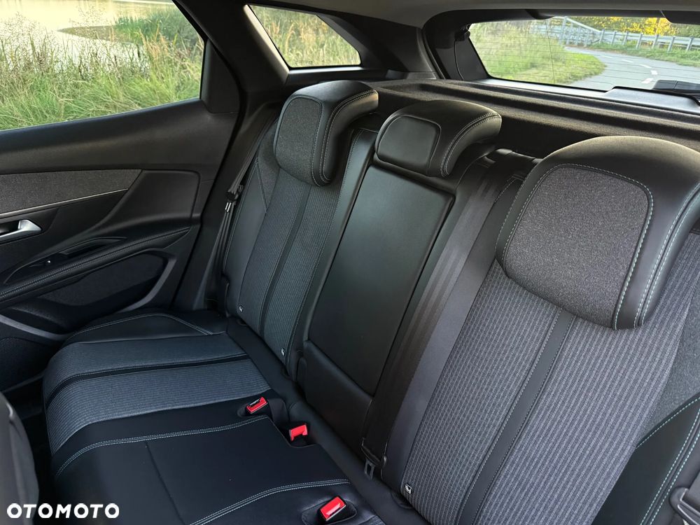 Peugeot 3008 1.6 PureTech Hybrid PHEV Allure Pack S&S EAT8 - 37
