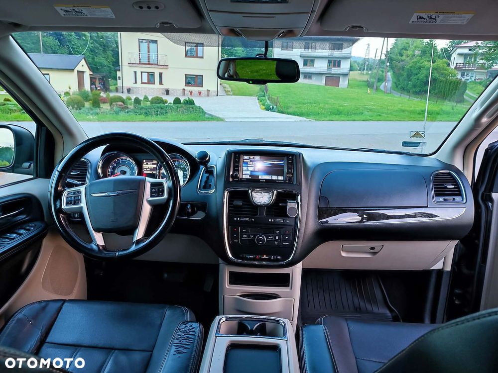 Chrysler Town & Country 3.6 Limited - 24