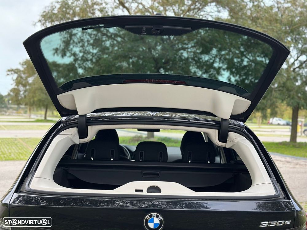 BMW 330 e Line Luxury Auto - 13