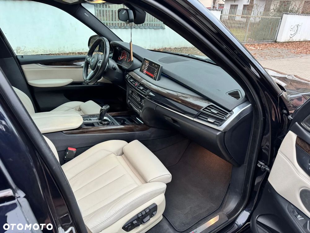BMW X5 xDrive50i Sport-Aut - 25