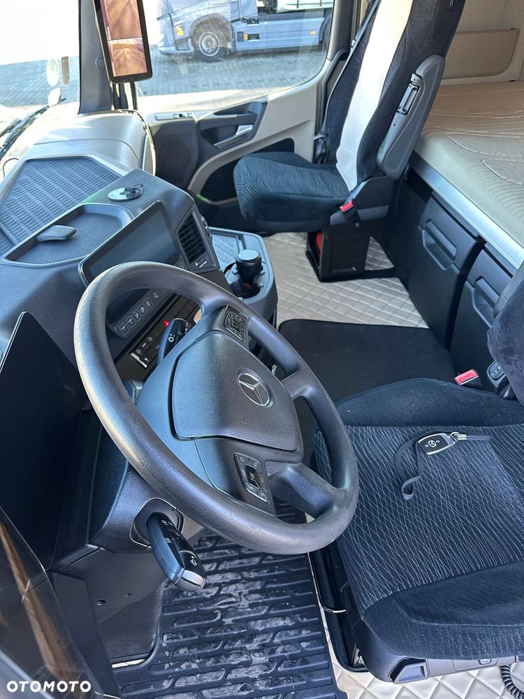 Mercedes-Benz 1845 - 12