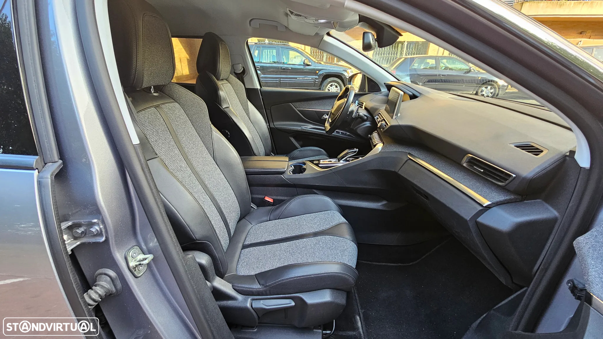 Peugeot 5008 1.5 BlueHDi Allure Pack EAT8 - 34