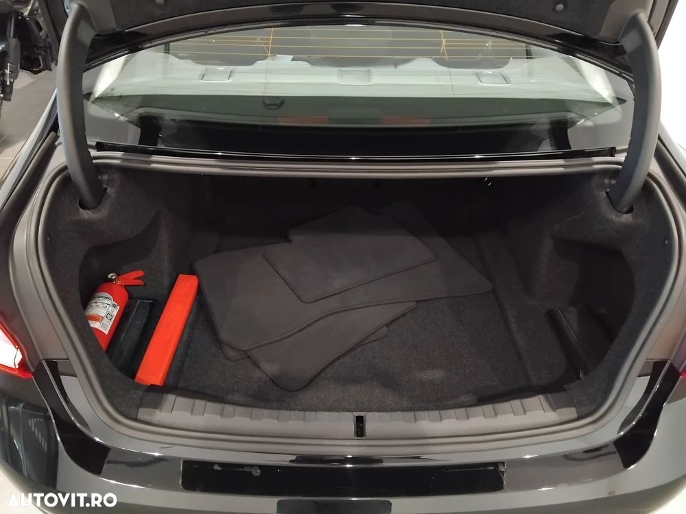 BMW Seria 3 320i xDrive AT - 30