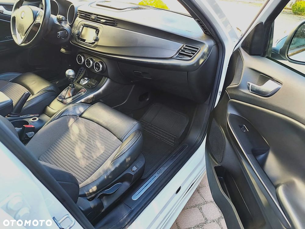 Alfa Romeo Giulietta 2.0 JTDM Exclusive - 11