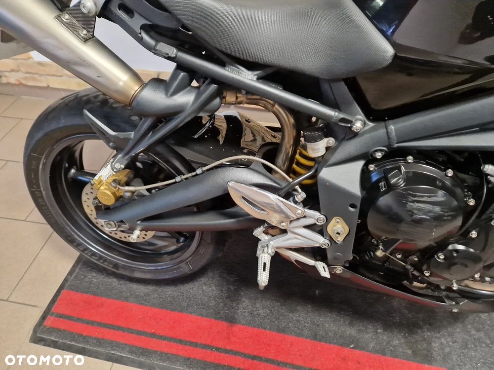 Triumph Street Triple - 30
