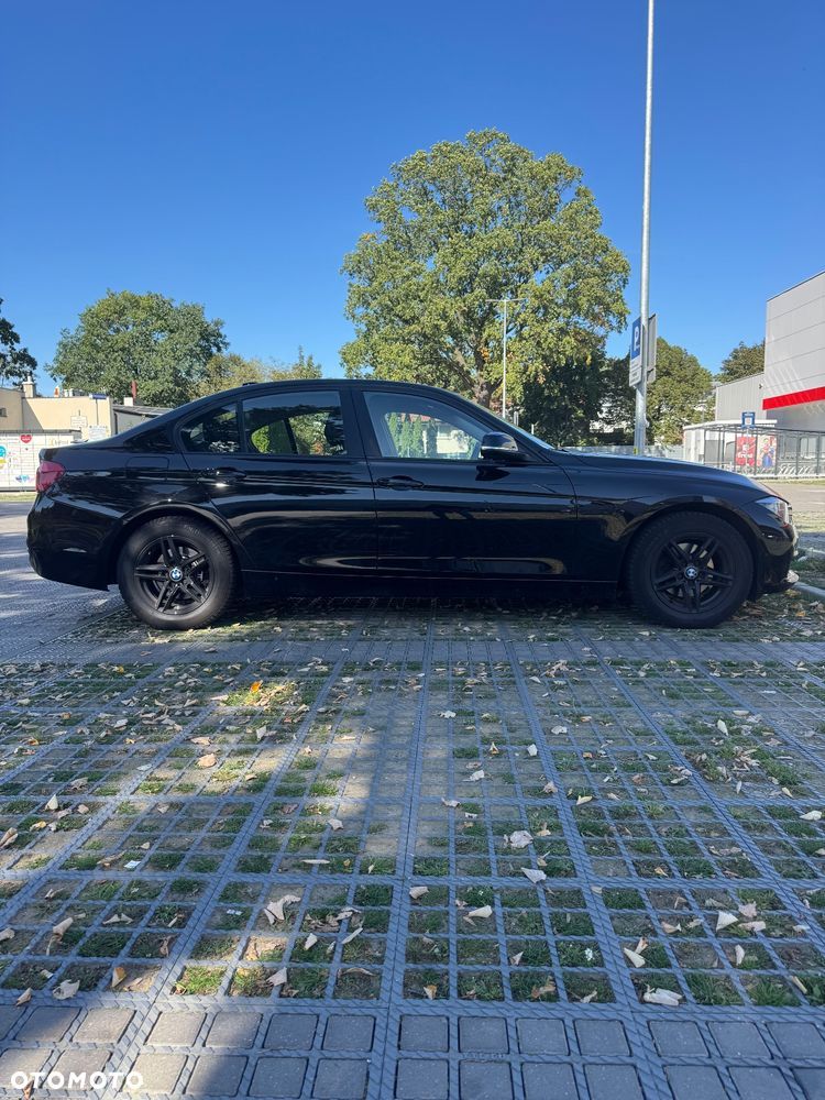 BMW Seria 3 318i - 5