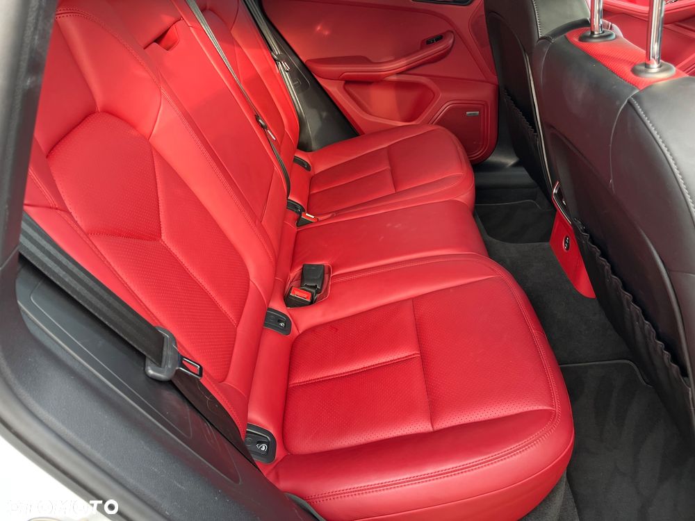 Porsche Macan Turbo - 26