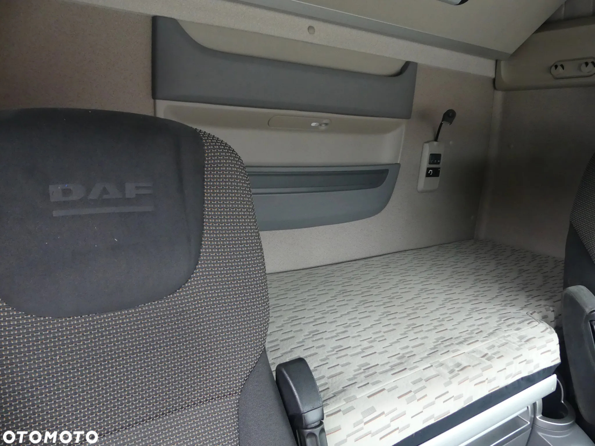 DAF XF 106.460 / AUTOMAT / SUPER SPACE CAB / STANDARD / - 24