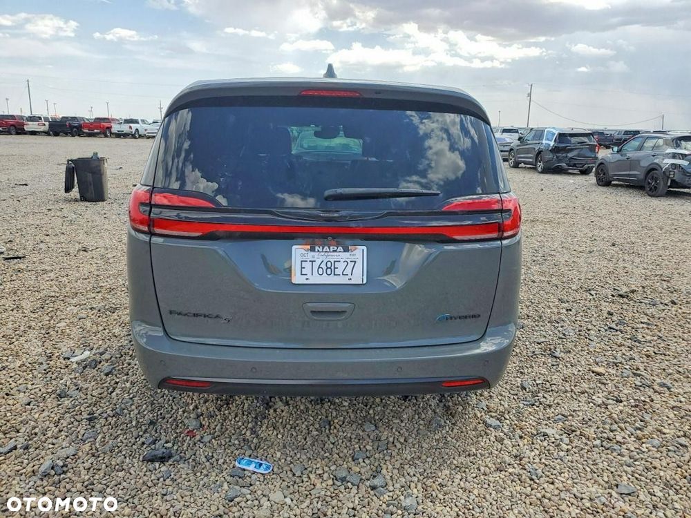 Chrysler Pacifica - 6