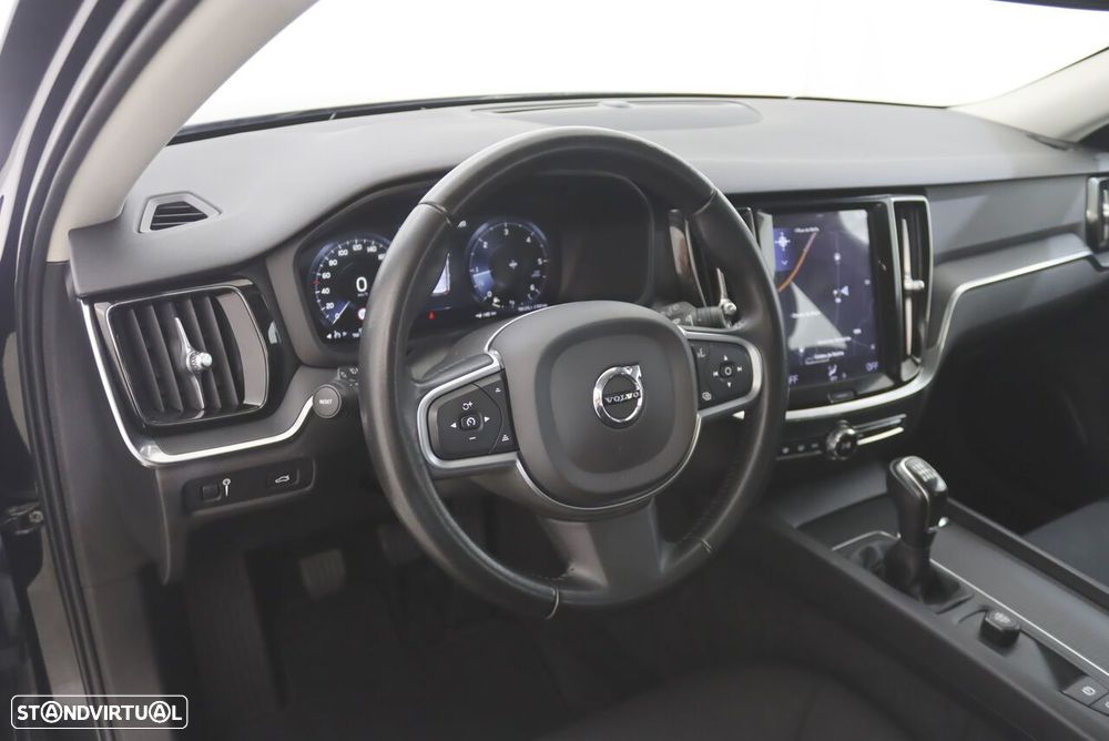 Volvo V60 2.0 D3 Momentum - 3