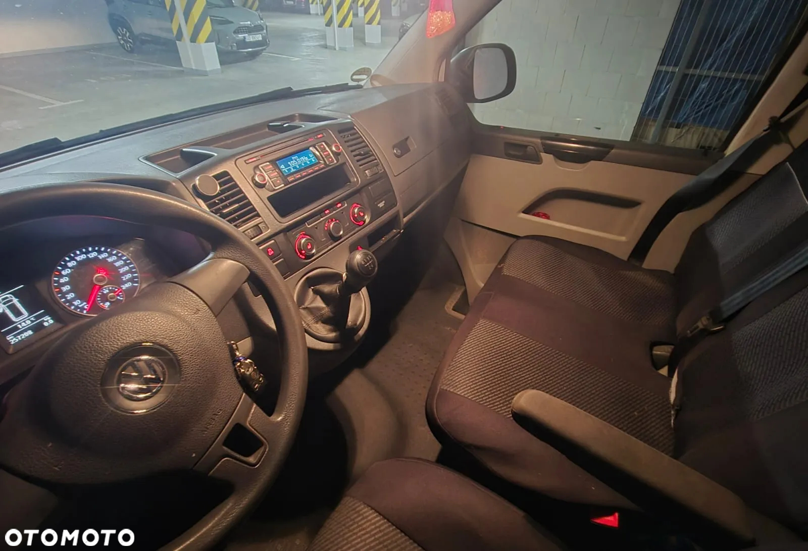 Volkswagen Transporter T5 TDI L1H1 - 6