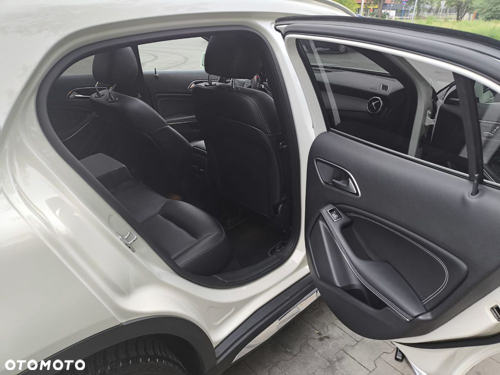 Mercedes-Benz GLA 250 4-Matic AMG Line - 23
