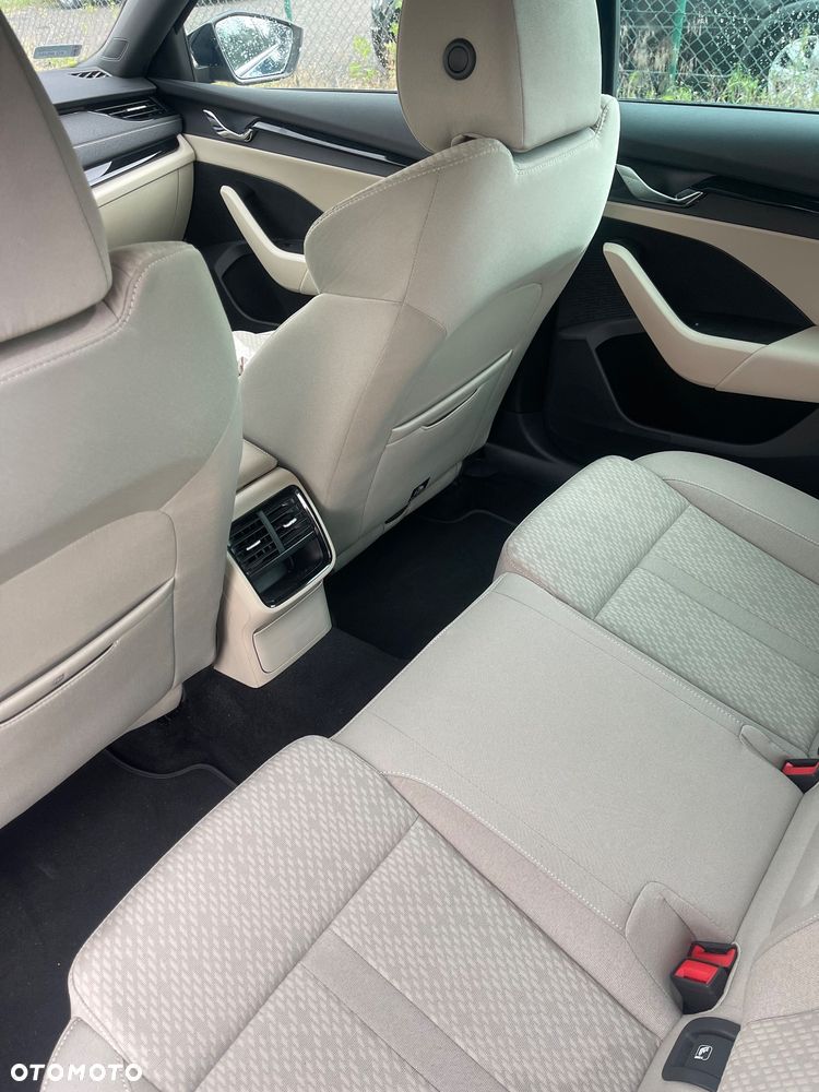 Skoda Octavia 2.0 TDI SCR Style DSG - 10