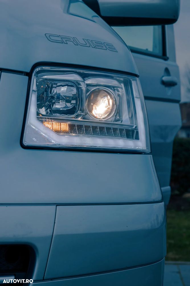 Volkswagen Multivan - 13