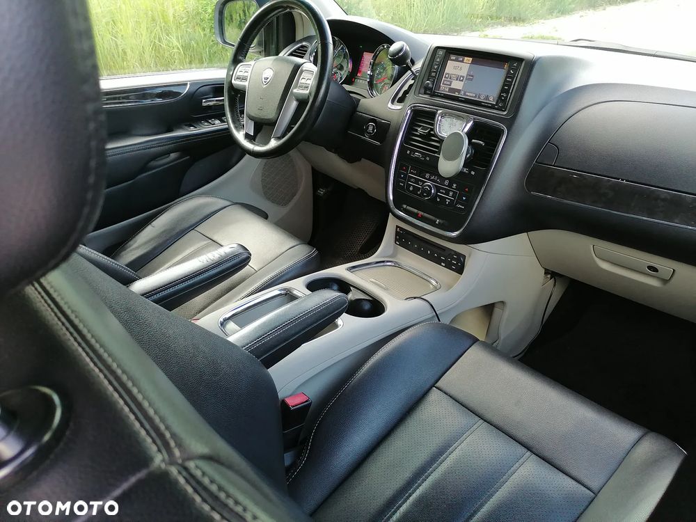 Lancia Voyager 2.8CRD Platinum - 12