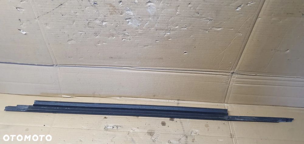 Listwa zgarniająca drzwi chrom prawy przód przednia prawa Audi A4 B8 8K0853284G - 5