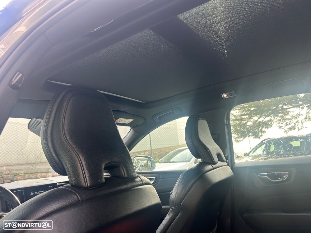 Volvo XC 60 2.0 T8 PHEV R-Design AWD - 8