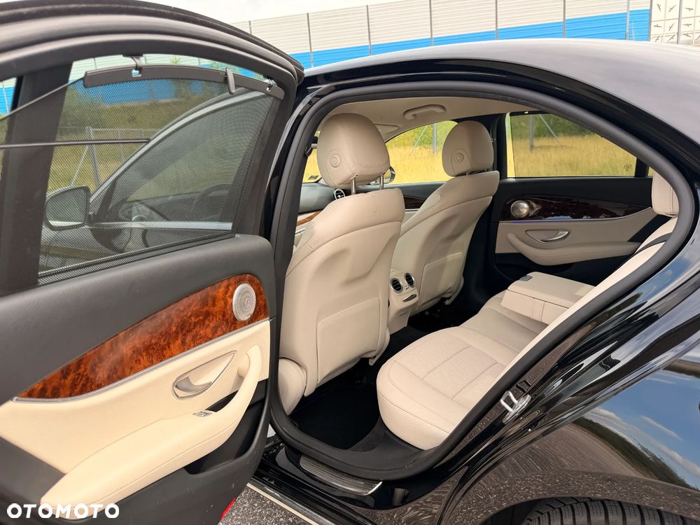 Mercedes-Benz Klasa E 220 d 4-Matic 9G-TRONIC - 15