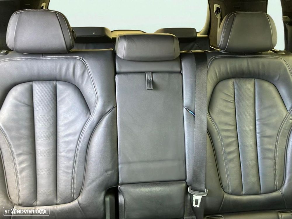 BMW X7 40 d xDrive Pack M - 18