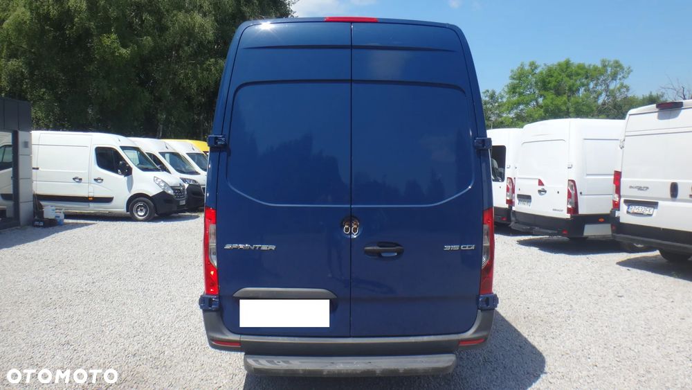 Mercedes-Benz Sprinter - 5