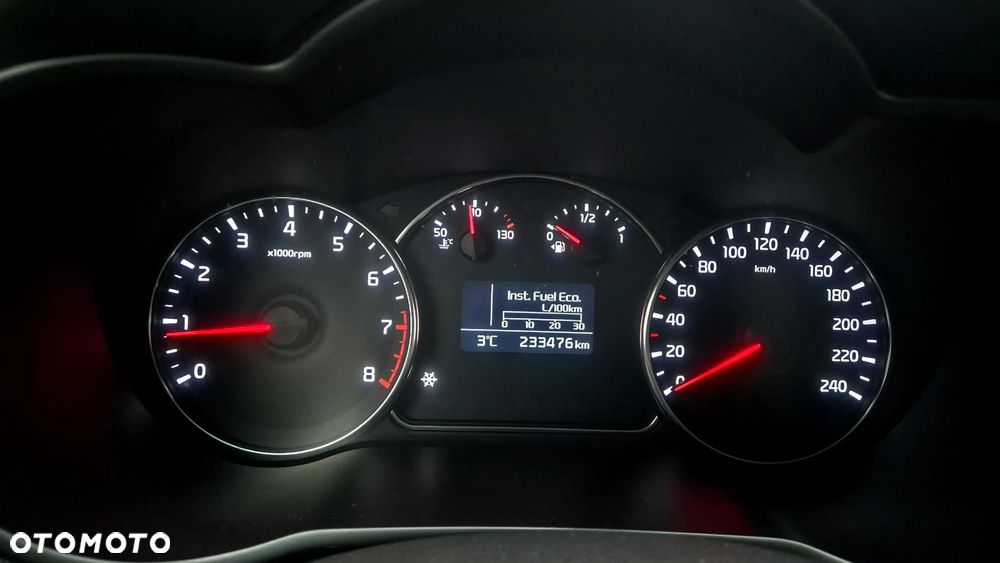 Kia Carens 1.6 GDI Dream Team Edition - 18