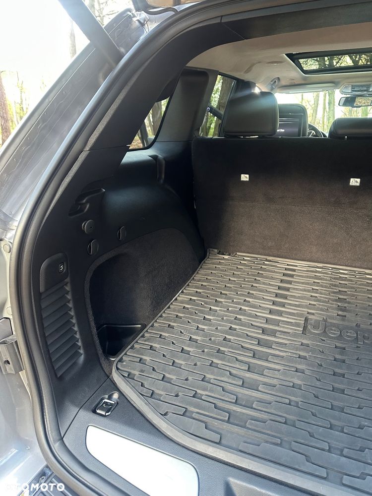 Jeep Grand Cherokee 5.7 V8 HEMI Summit - 33