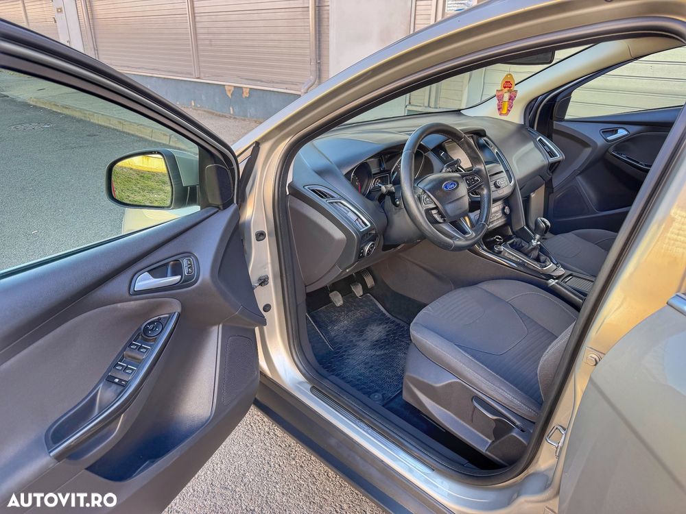 Ford Focus - 11
