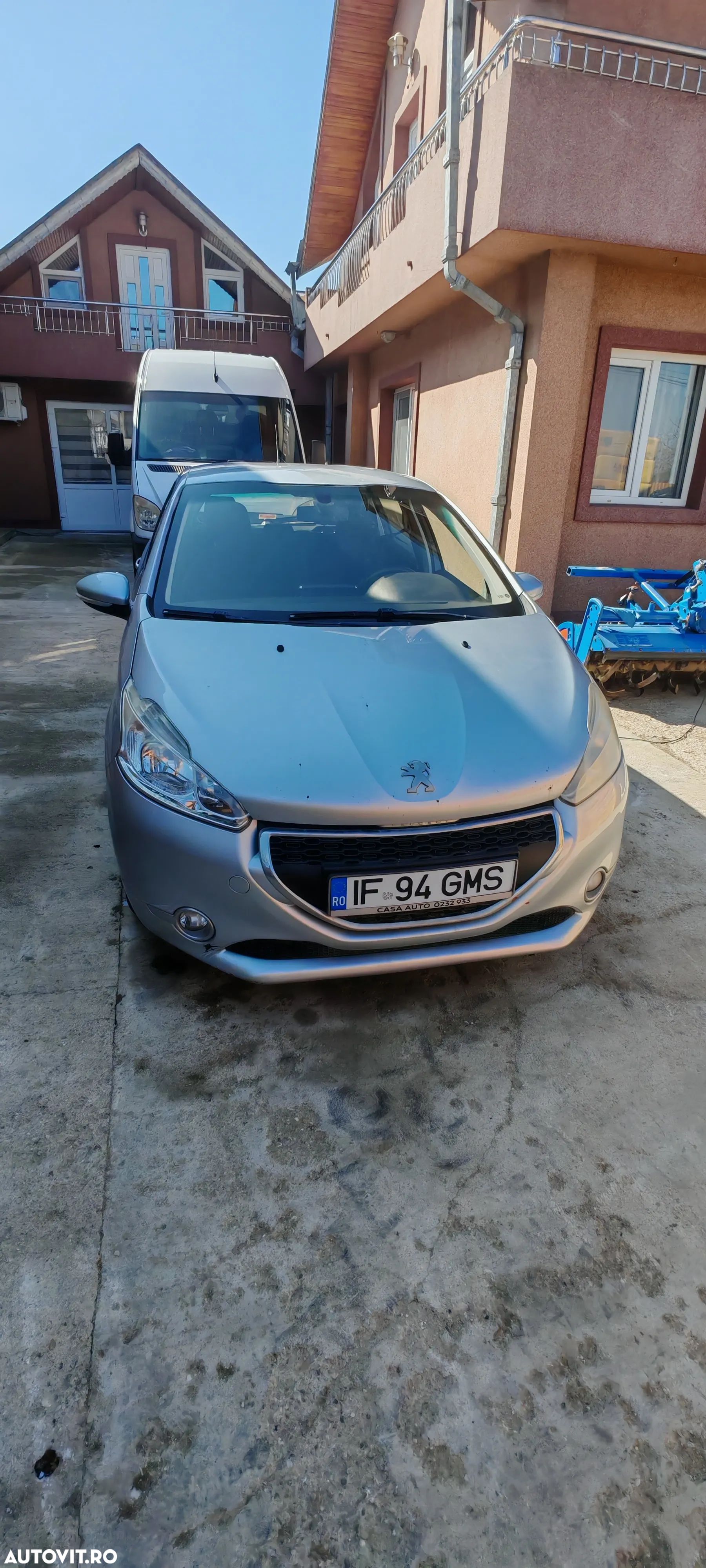 Peugeot 208 - 1