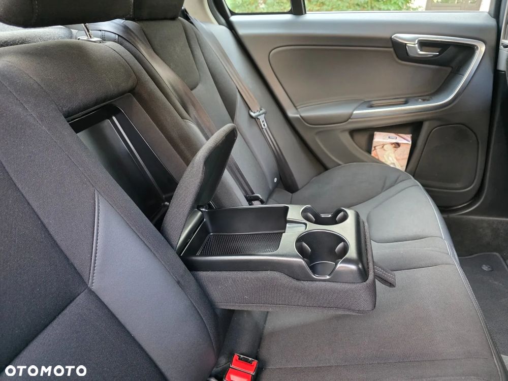 Volvo S60 D4 Momentum - 25