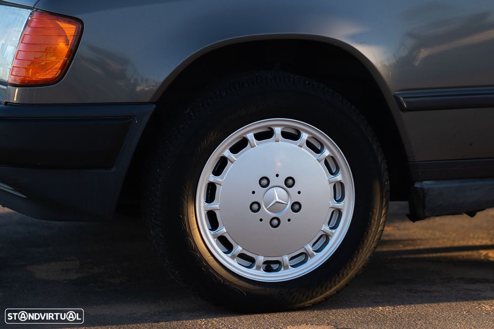 Mercedes-Benz W124 (1984-1997) 300 D Turbo - 8