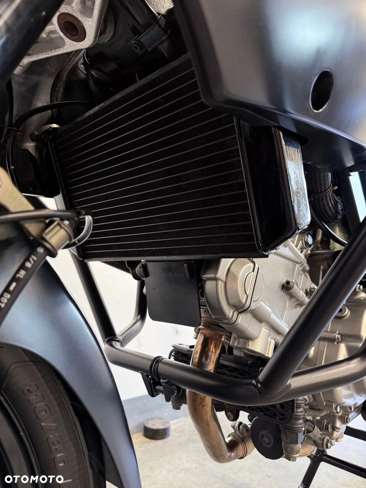 Suzuki V-STROM - 24