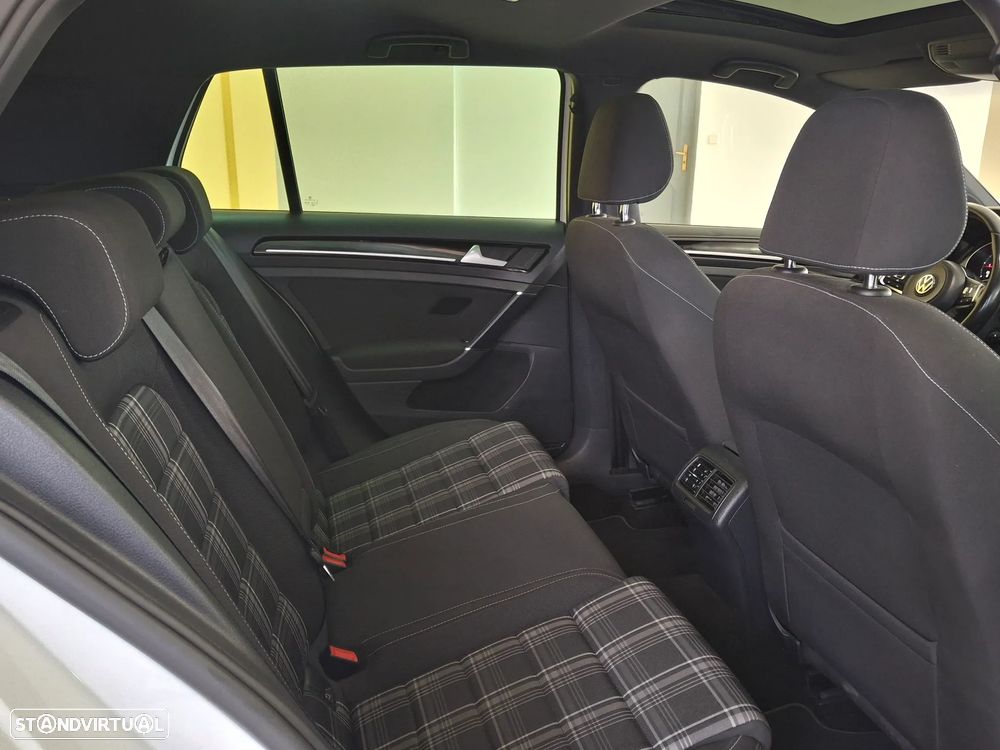VW Golf 2.0 TDi GTD DSG - 12