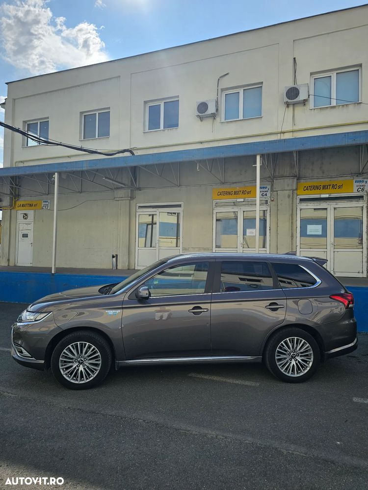 Mitsubishi Outlander PHEV 2.4 L 4X4 Instyle - 3