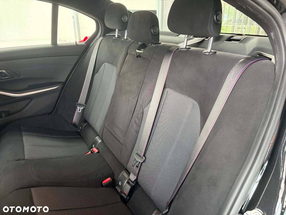 BMW Seria 3 320d mHEV - 17