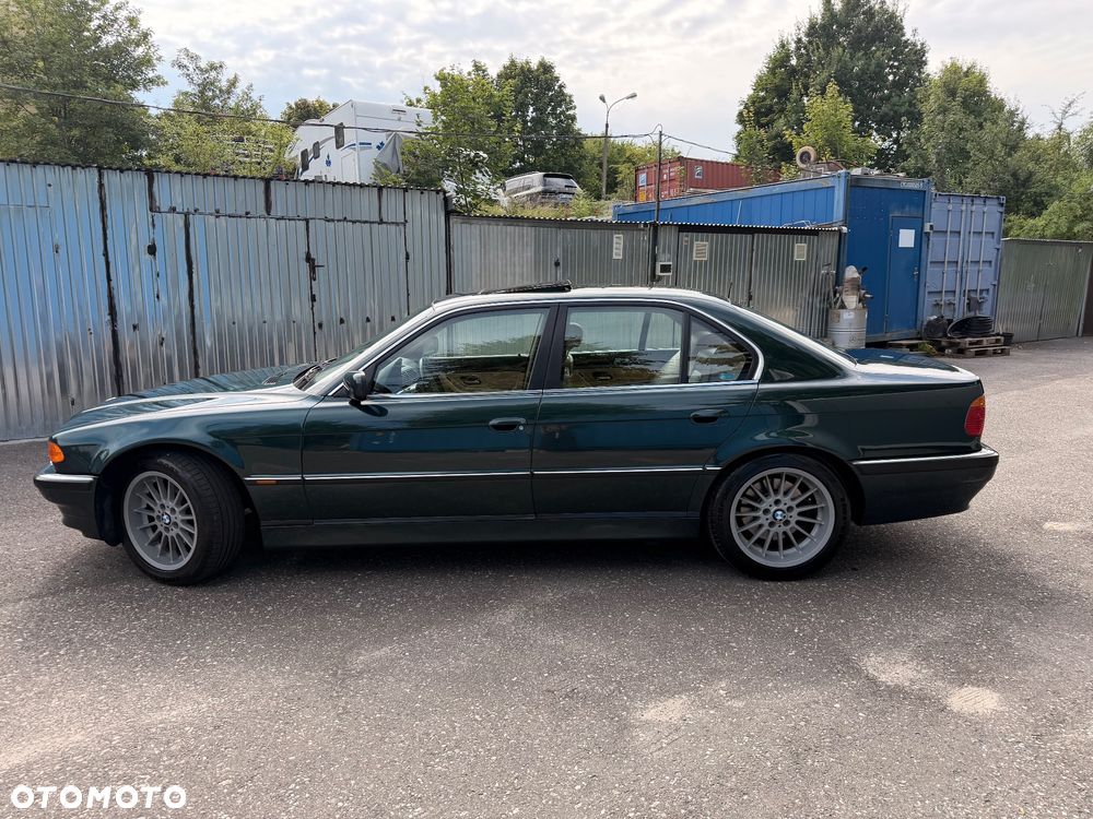 BMW Seria 7 740i - 5