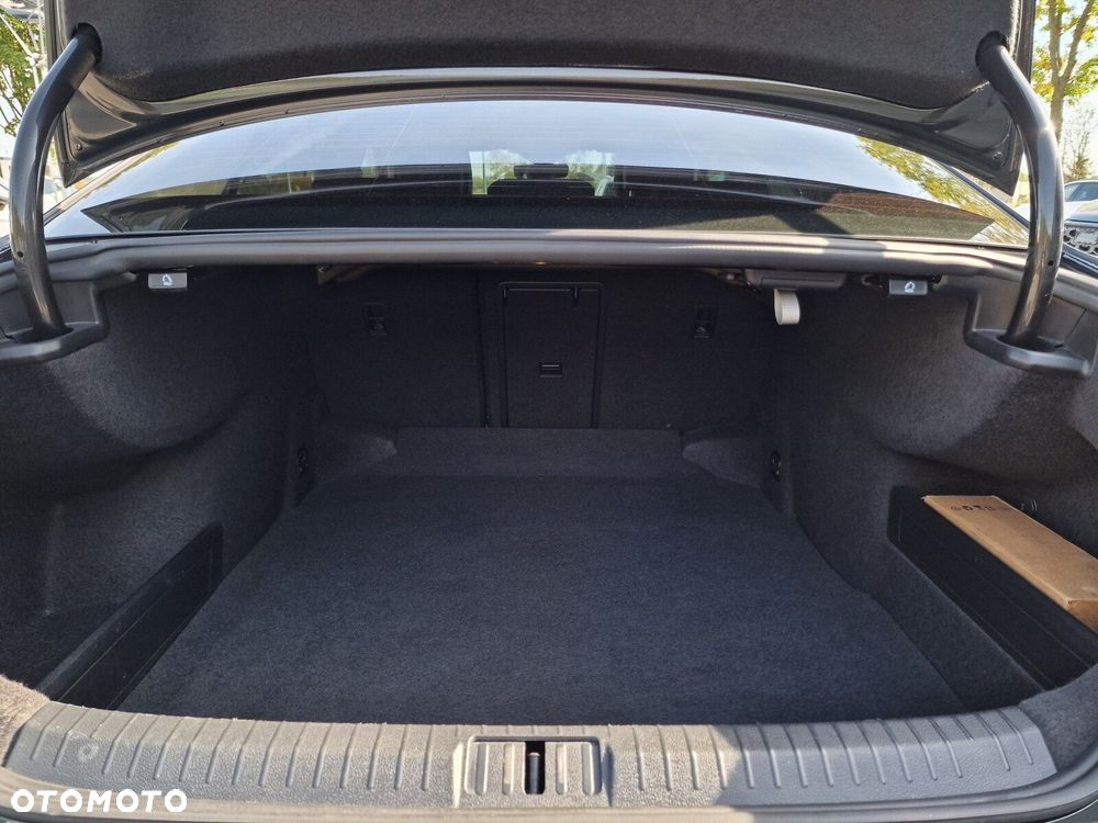 Volkswagen Passat - 14