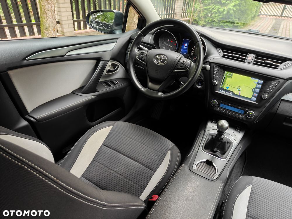 Toyota Avensis 2016 photo 5