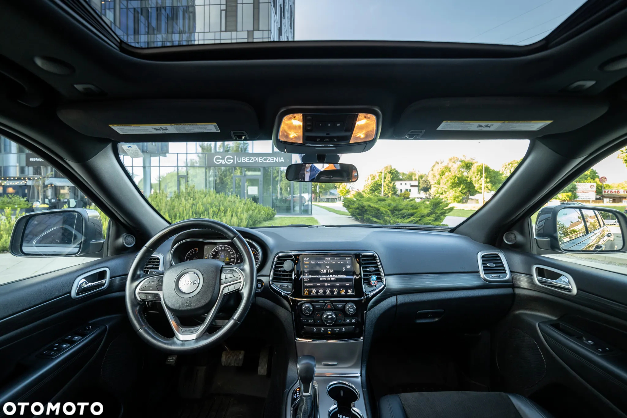 Jeep Grand Cherokee - 24