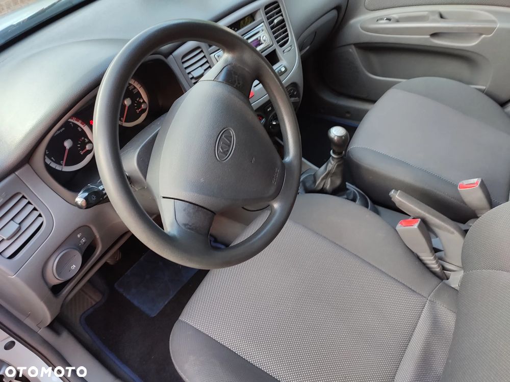 Kia Rio 1.4 City - 9